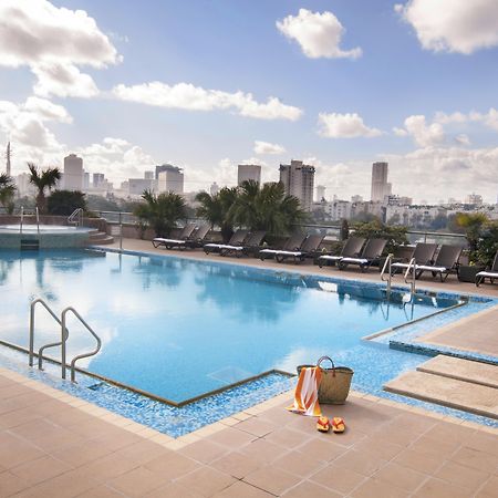Leonardo City Tower Hotel Tel Aviv Giv'atayim Bagian luar foto The swimming pool at the hotel