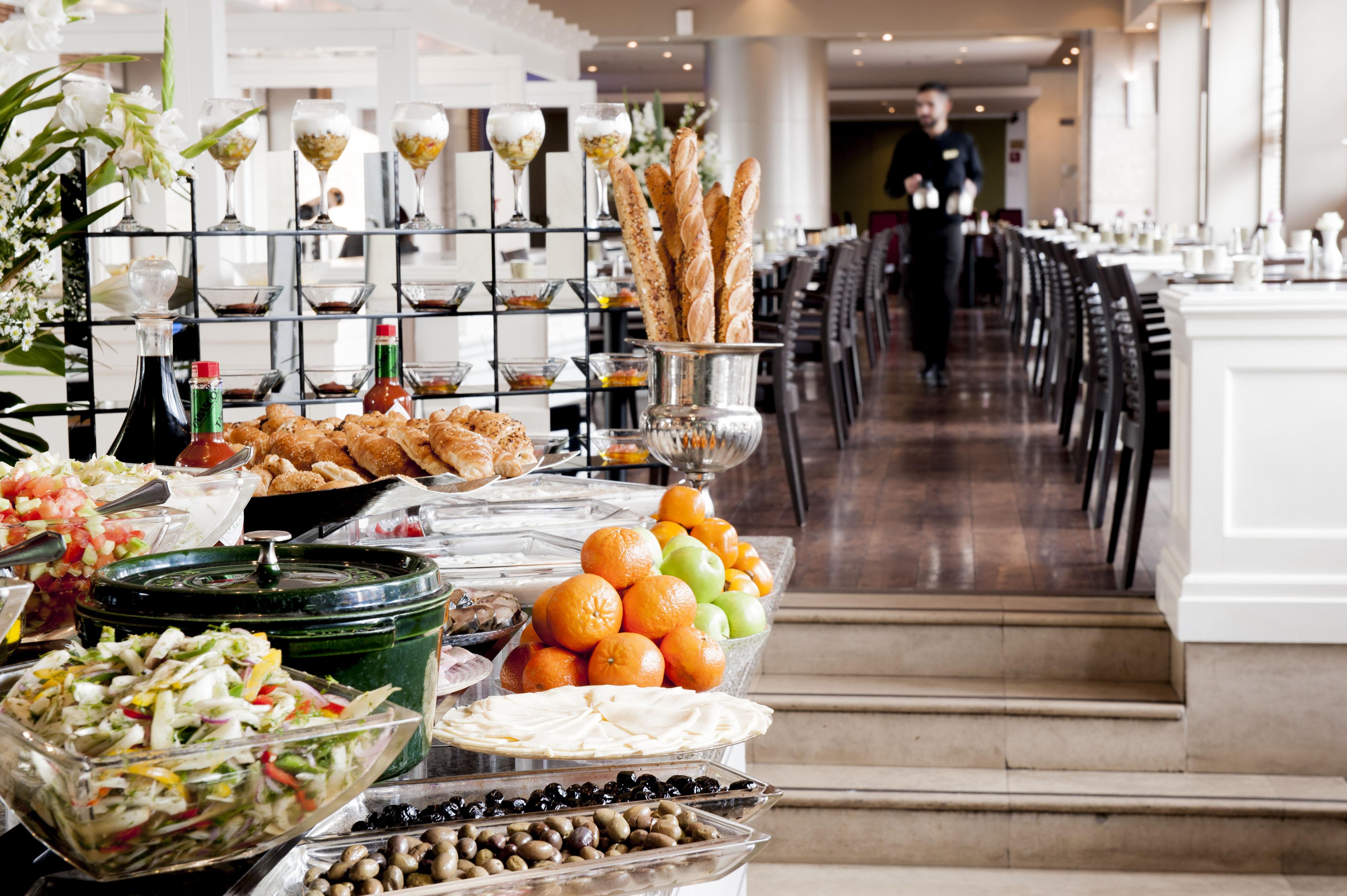 Leonardo City Tower Hotel Tel Aviv Giv'atayim Bagian luar foto The restaurant