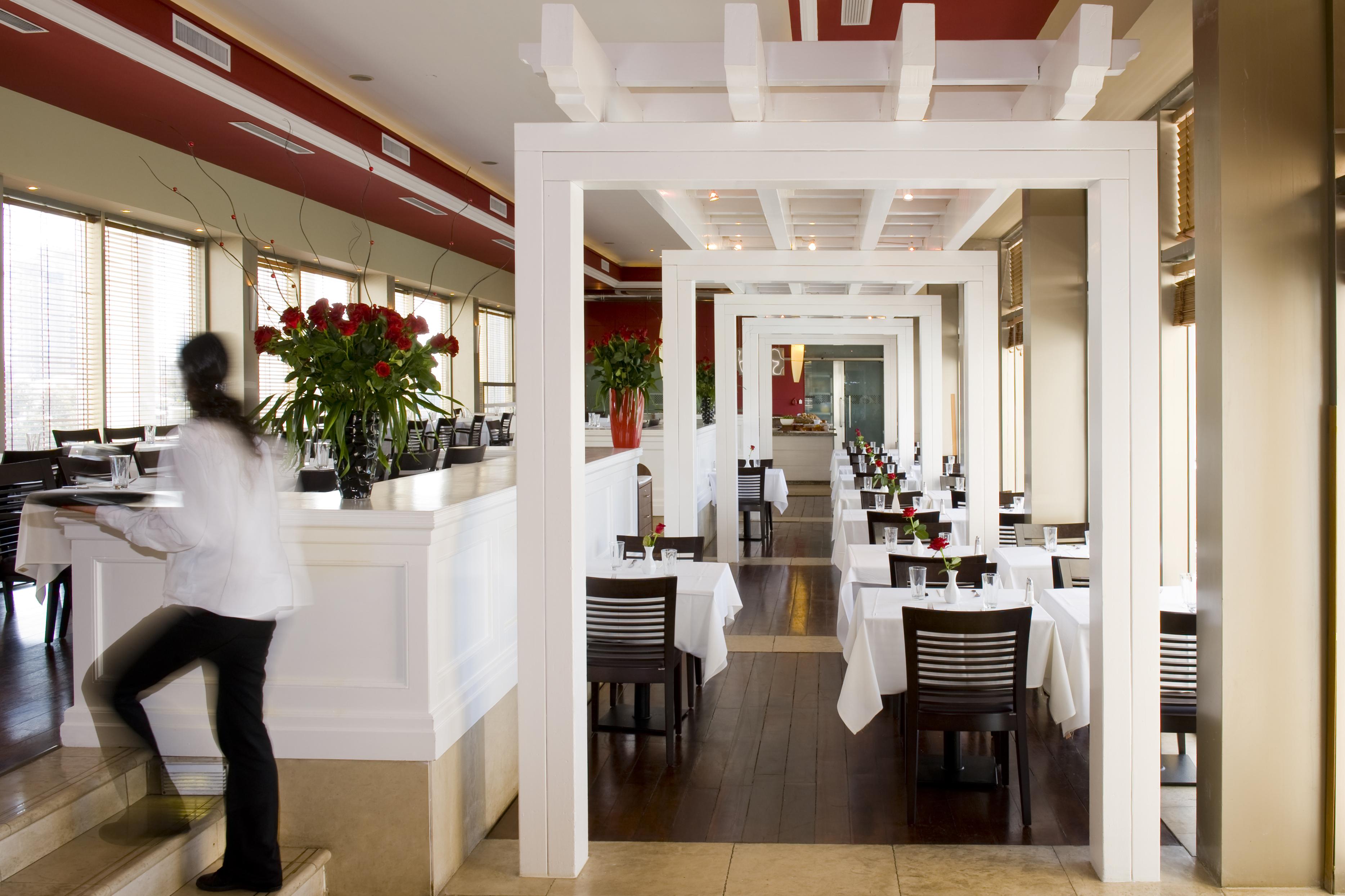 Leonardo City Tower Hotel Tel Aviv Giv'atayim Bagian luar foto Interior of the restaurant