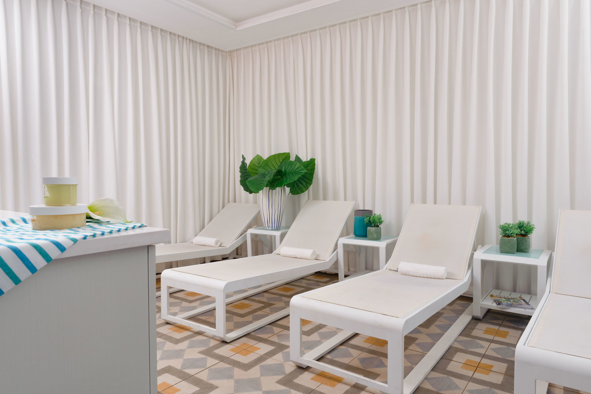 Leonardo City Tower Hotel Tel Aviv Giv'atayim Bagian luar foto Spa at The Ivy Hotel