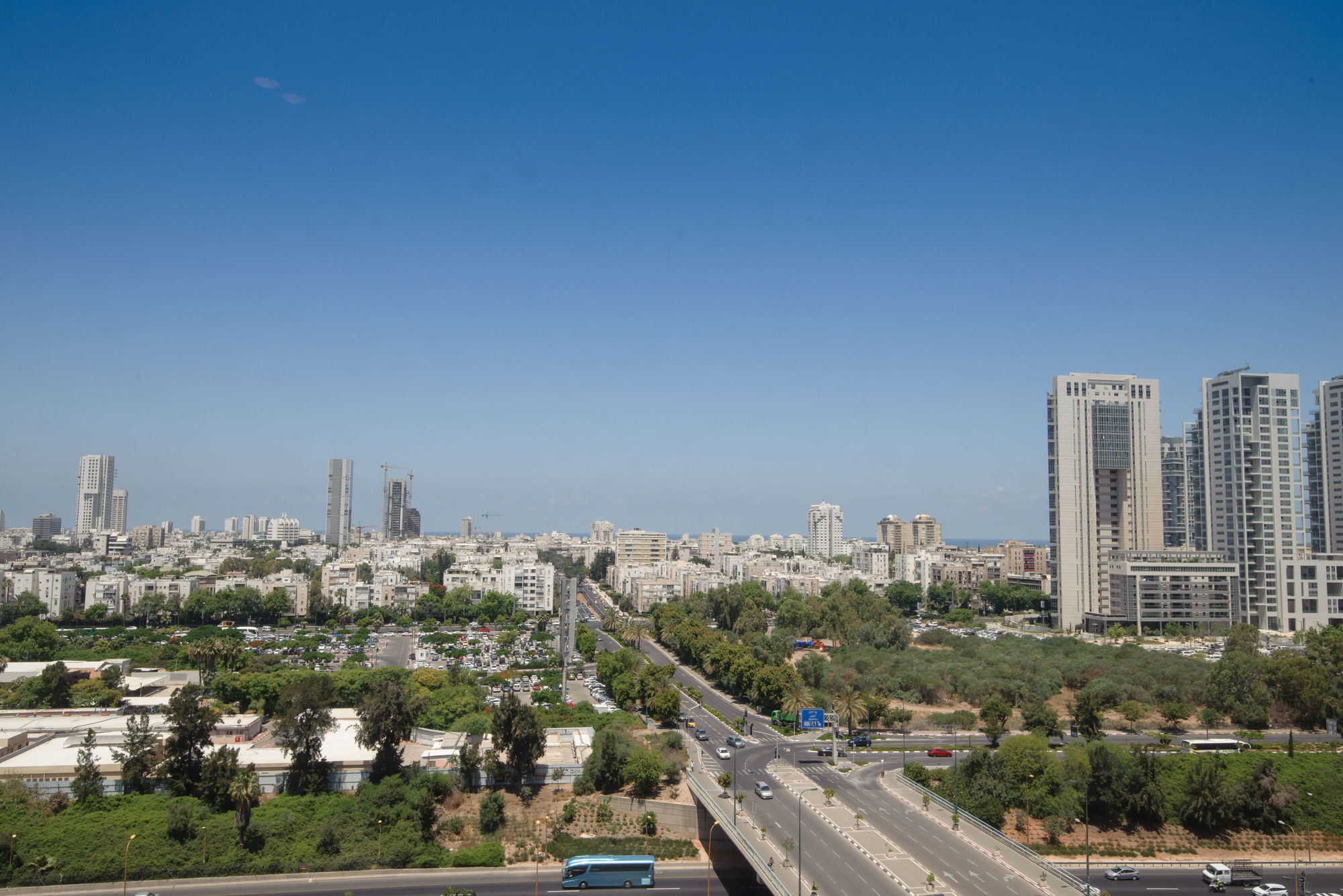 Leonardo City Tower Hotel Tel Aviv Giv'atayim Bagian luar foto View of Kiryat Jamir