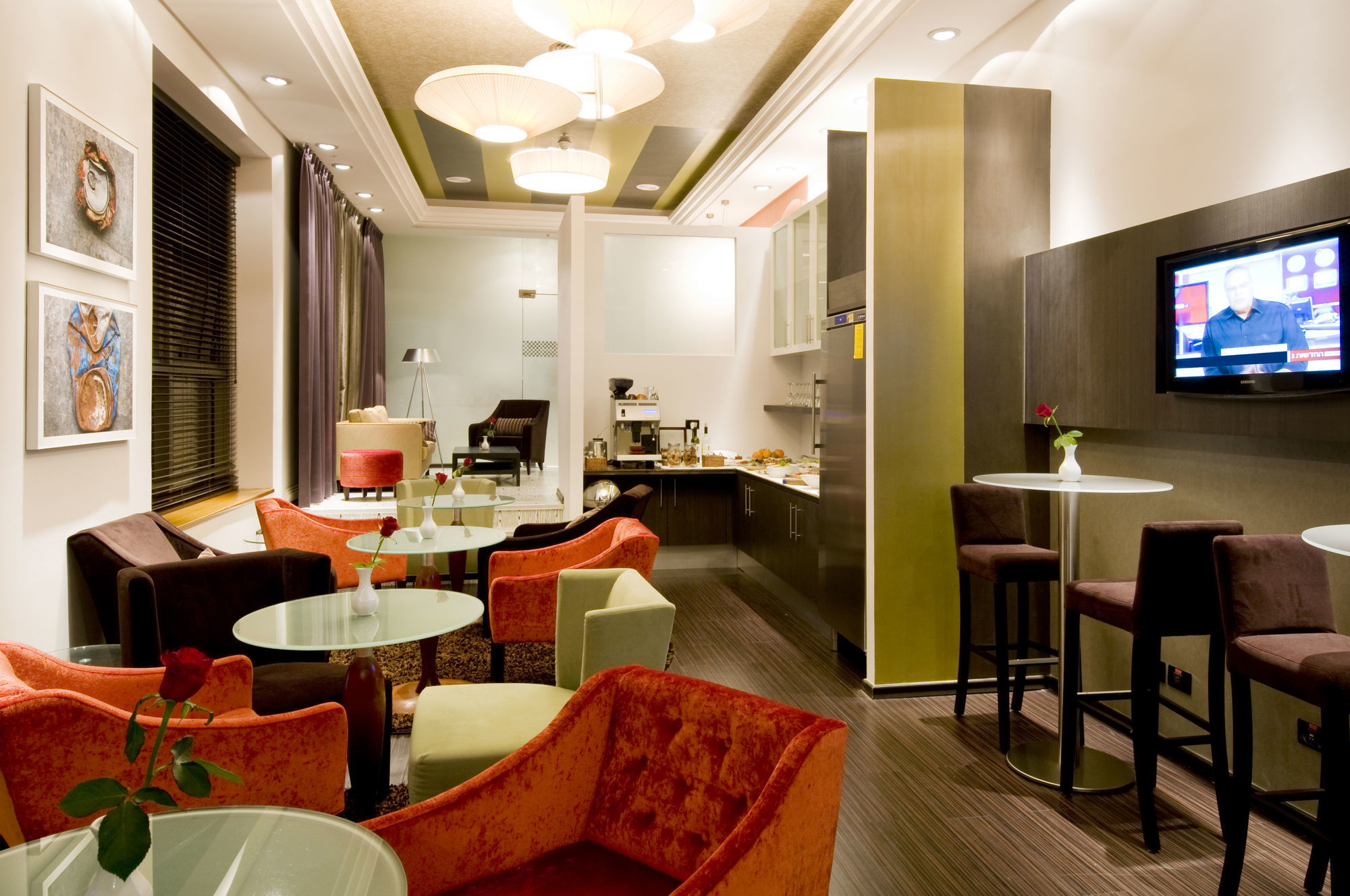 Leonardo City Tower Hotel Tel Aviv Giv'atayim Bagian luar foto The lounge at the airport