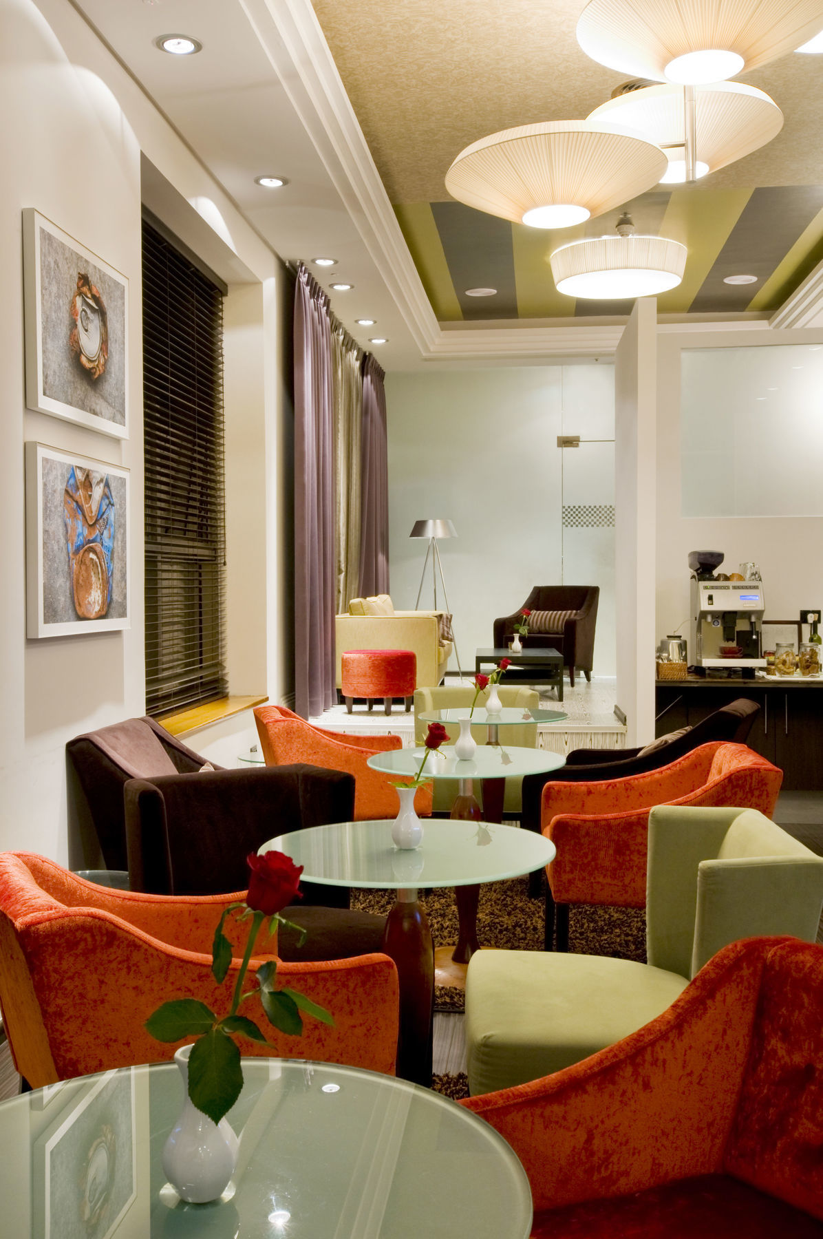 Leonardo City Tower Hotel Tel Aviv Giv'atayim Bagian luar foto The lounge at the airport