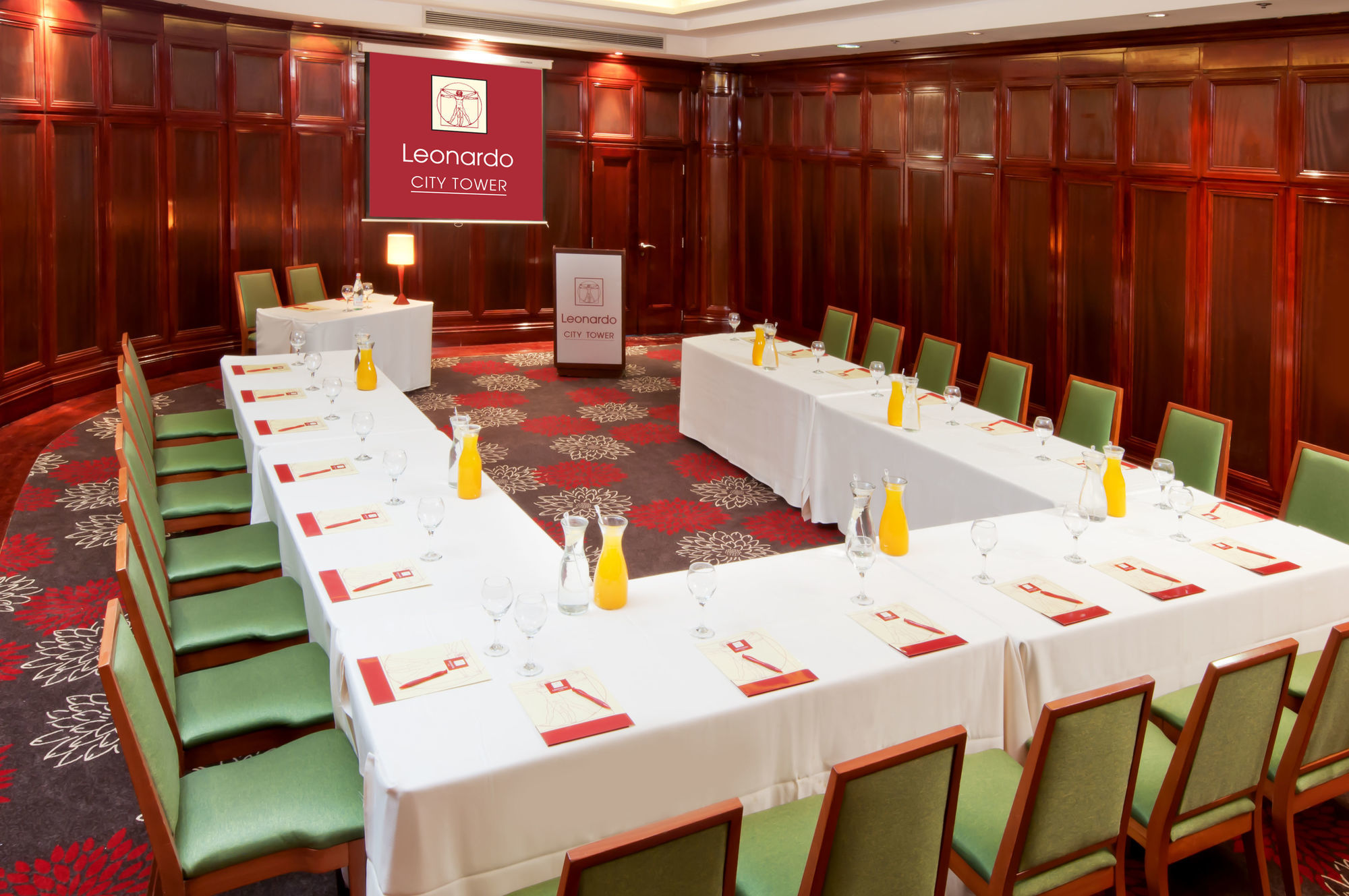 Leonardo City Tower Hotel Tel Aviv Giv'atayim Bagian luar foto U-shaped table layout